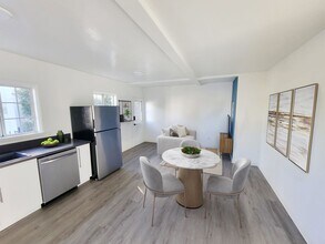 Building Photo - 1226 S Manhattan Pl