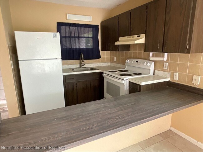 Foto del edificio - 1011 Lakeview Dr
