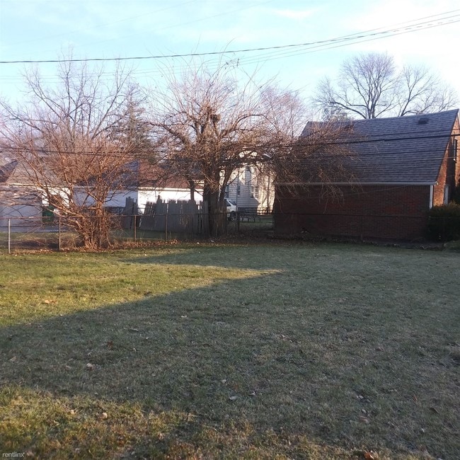 Building Photo - 3 br, 1.5 bath House - 21938 Birchwood Ave