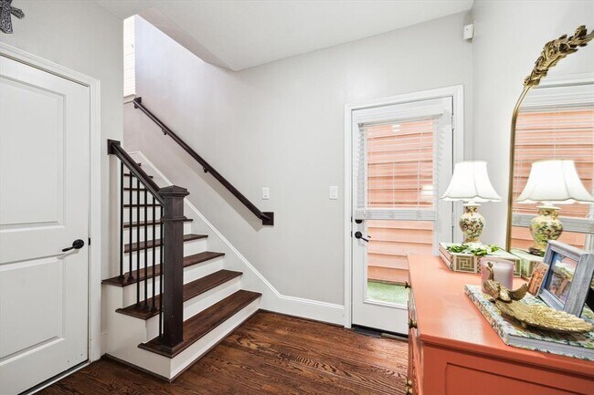 Foto del edificio - 1042 W 23rd St