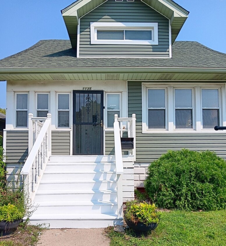 Primary Photo - Prime Location in Hammond