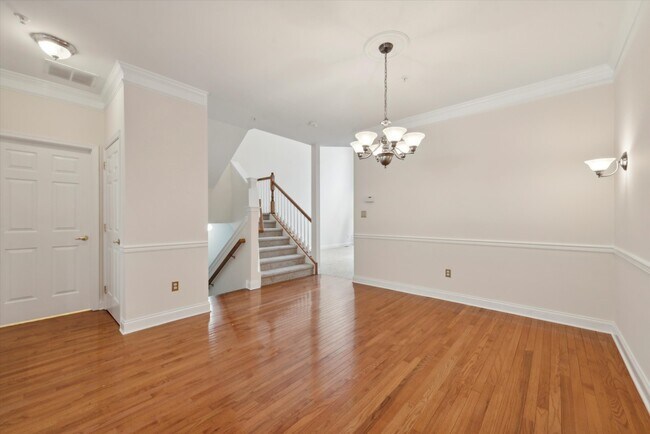 Building Photo - 175 Mountain View Dr