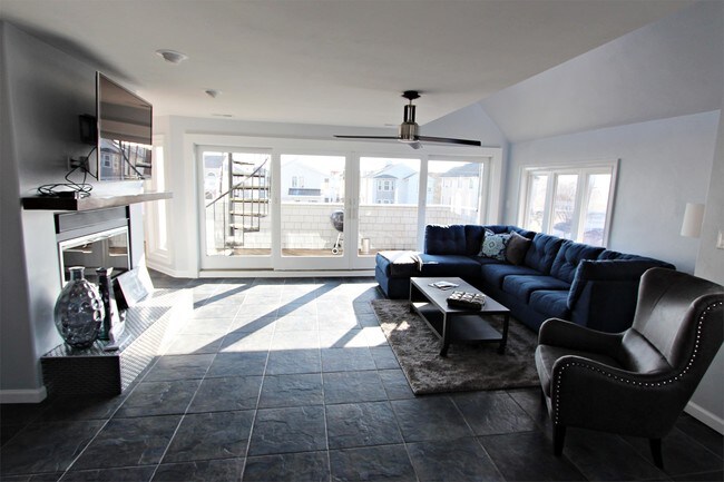 Building Photo - 517 Vanderbilt Ave