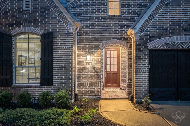 Building Photo - 6003 Hedgepark Dr