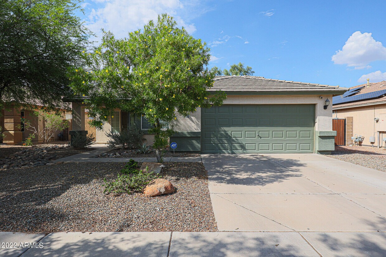 Foto principal - 15126 W Woodlands Ave