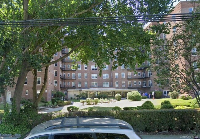 Foto del edificio - 84-50 169th St