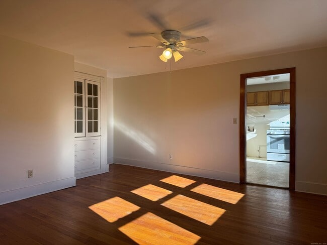 Foto del edificio - 461 Howard Ave