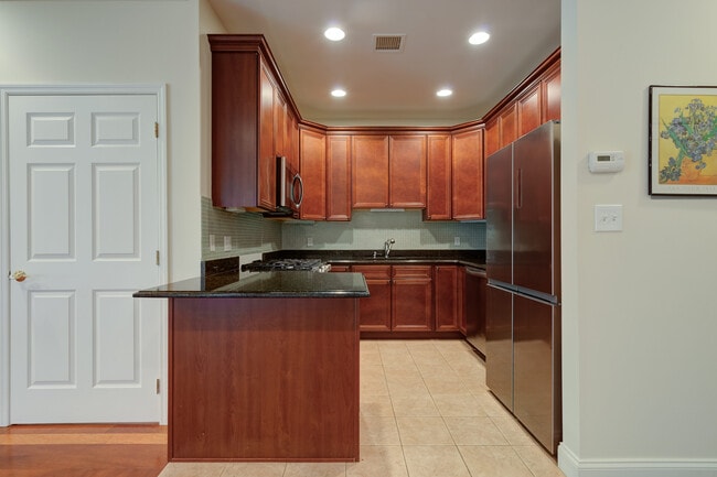 Building Photo - 115 Pond View Dr