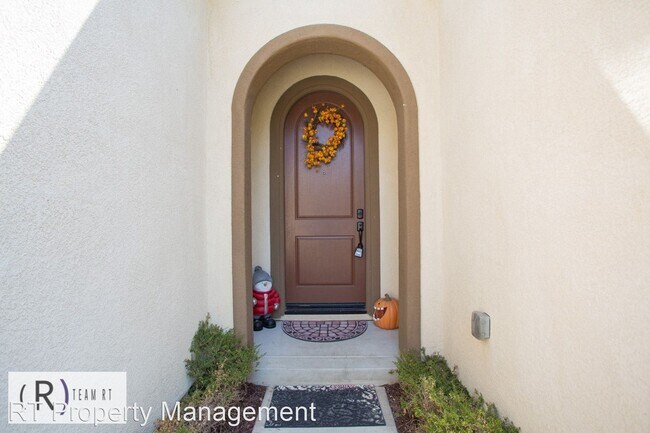 Foto del edificio - 5 br, 4.5 bath House - 16999 Nazare Dr