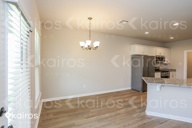 Foto del edificio - 305 Tall Meadows Ln.