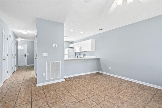 Building Photo - 1477 N Donahue Dr