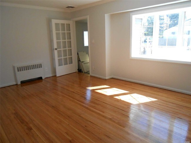Foto del edificio - 826 Peninsula Blvd