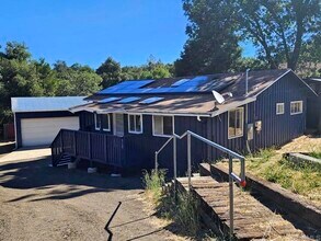 Building Photo - 1008 Manzanita Dr