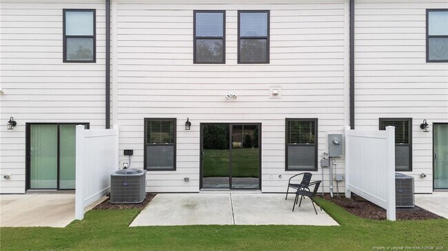 Foto del edificio - 96 Periwinkle Pl