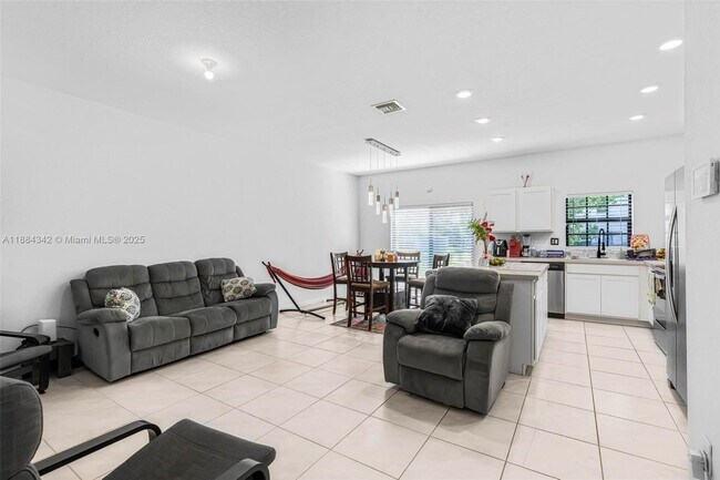 Foto del edificio - 1137 SW 7th Ct