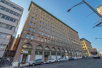 Building Photo - 143 E State St