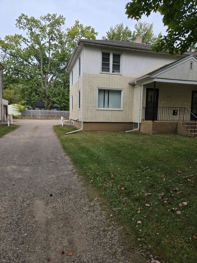 Building Photo - 626-628 Ripley Ave