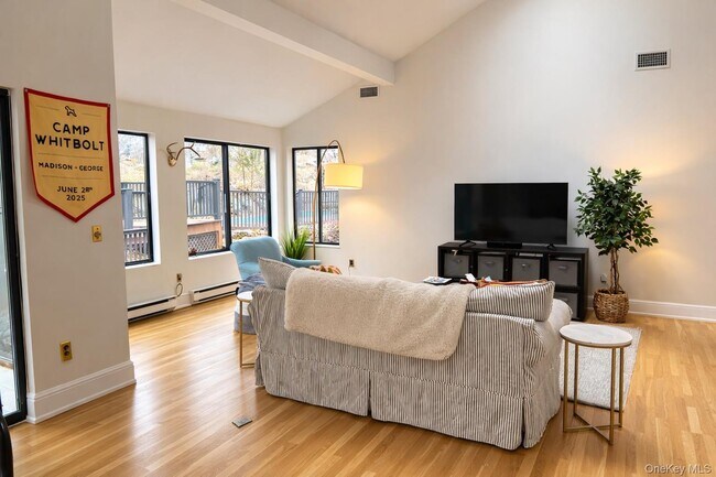 Foto del edificio - 194 Westchester Ave