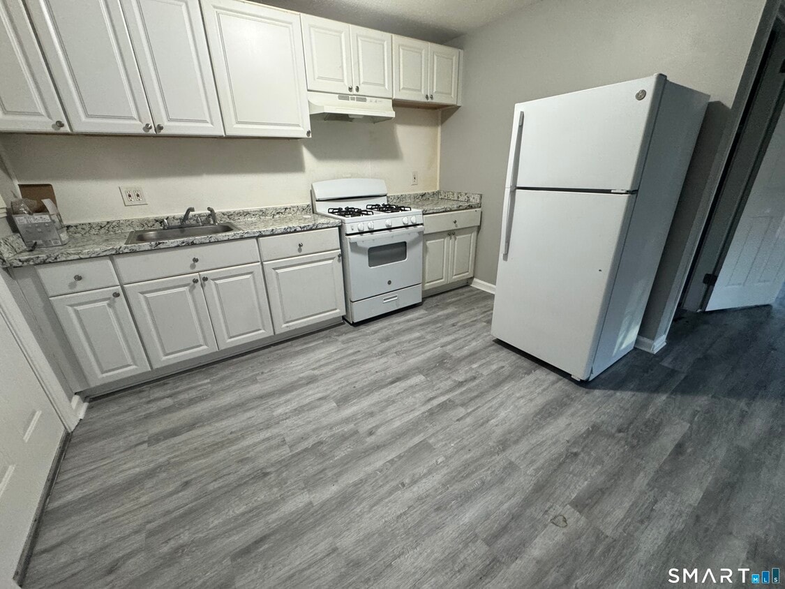 Building Photo - 467 Allen St