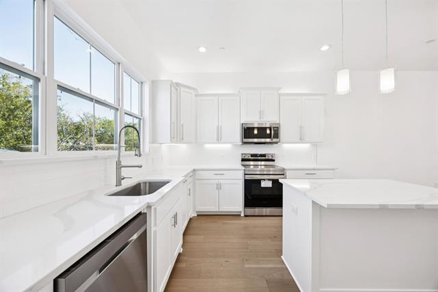 Building Photo - 266 Harris St