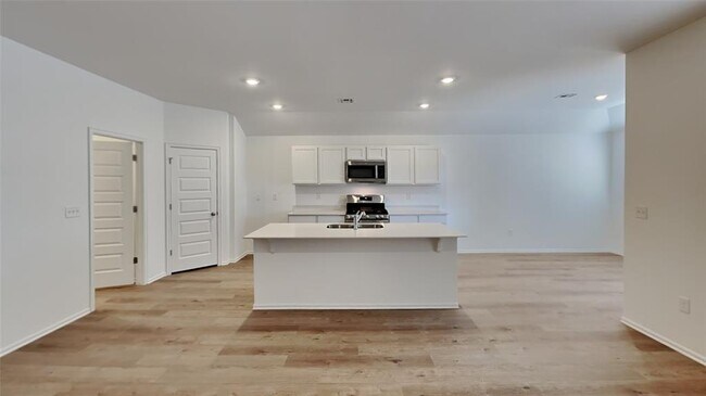 Building Photo - 16117 Lovers Ln