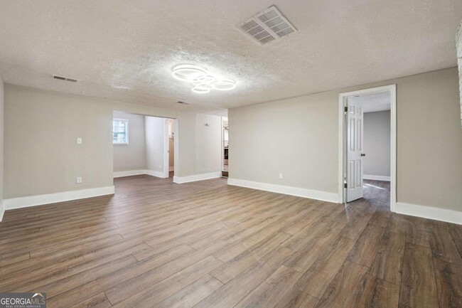 Building Photo - 276 Fairburn Rd NW