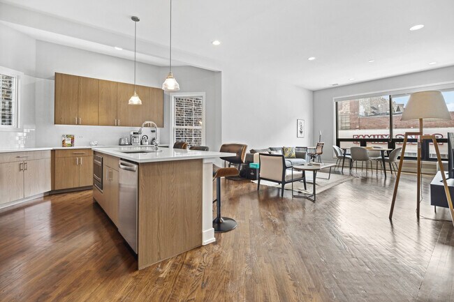 Foto del edificio - 1536 W Chicago Ave