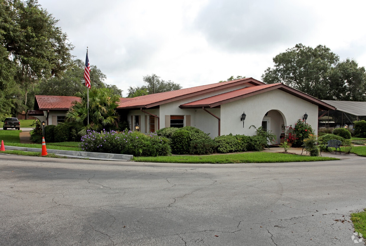 Building Photo - Lake Helen Villa