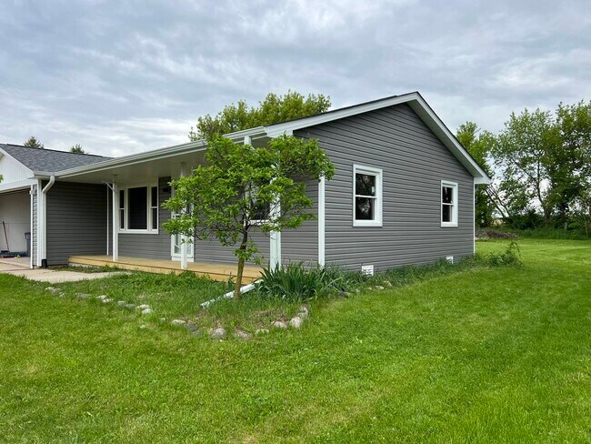 Building Photo - 203 Tamarack Hollow St SW