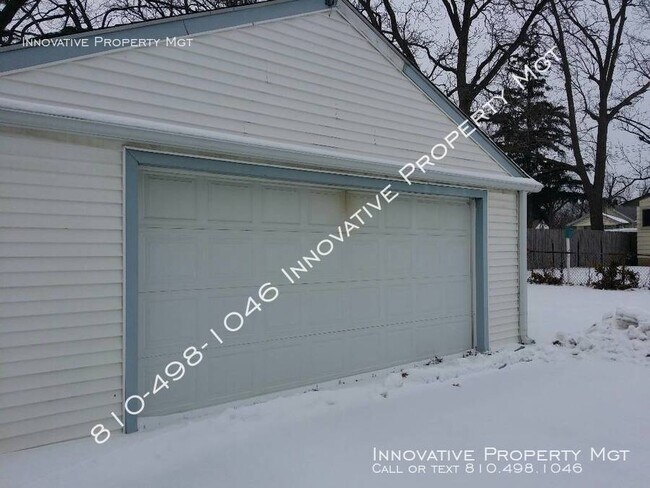 Building Photo - 2 bedroom, 1 bath ranch!