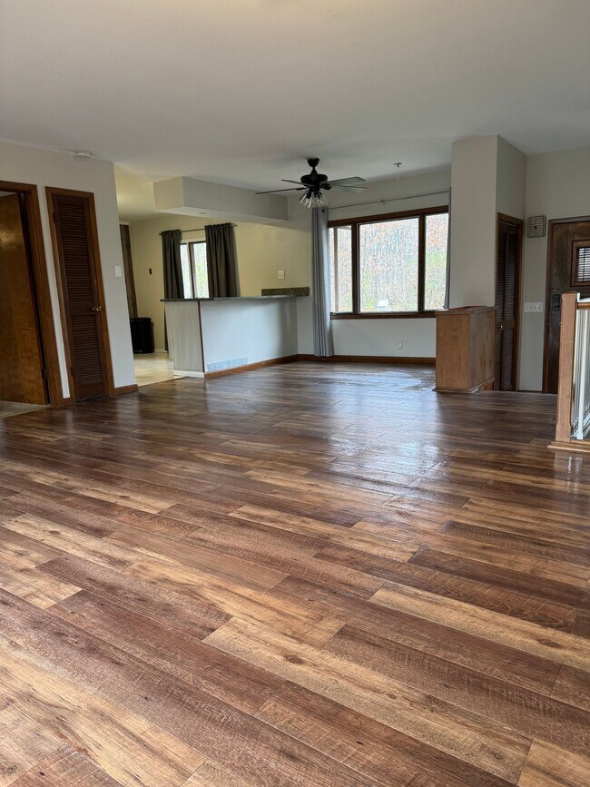 Foto del edificio - 7118 N Bull Creek Rd