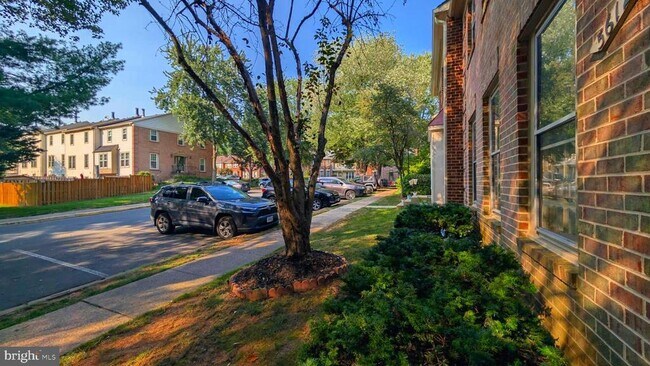 Foto del edificio - 5612 Sutherland Ct