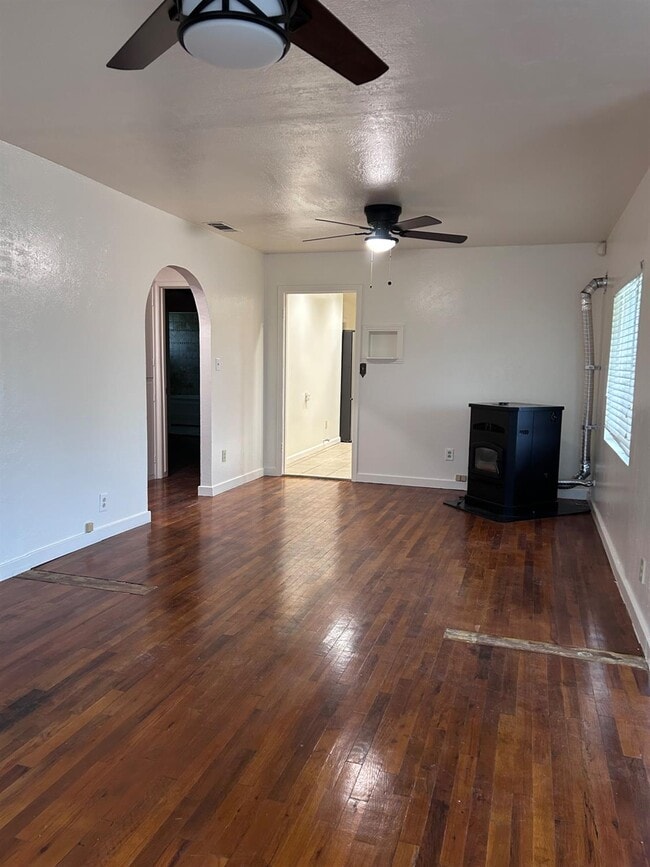 Foto del edificio - 10431 S Bethel Ave