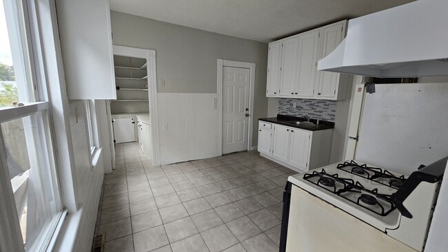 Building Photo - 1165 Noble Ave