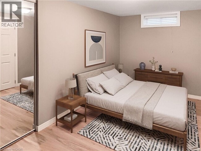 Photo du bâtiment - 88 San Fernando Dr