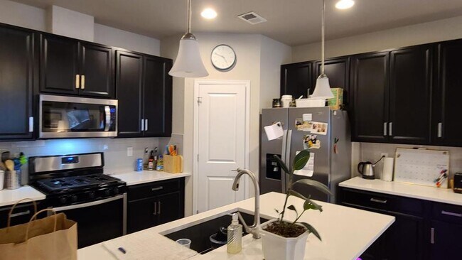 Foto del edificio - 608 Stonebridge Drive