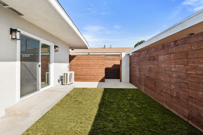 Foto del edificio - 2051 E Harding St