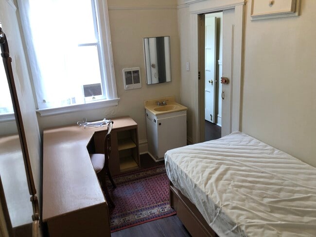 Building Photo - 1944 Fell St