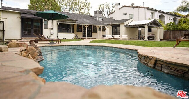 Foto del edificio - 4373 Irvine Ave