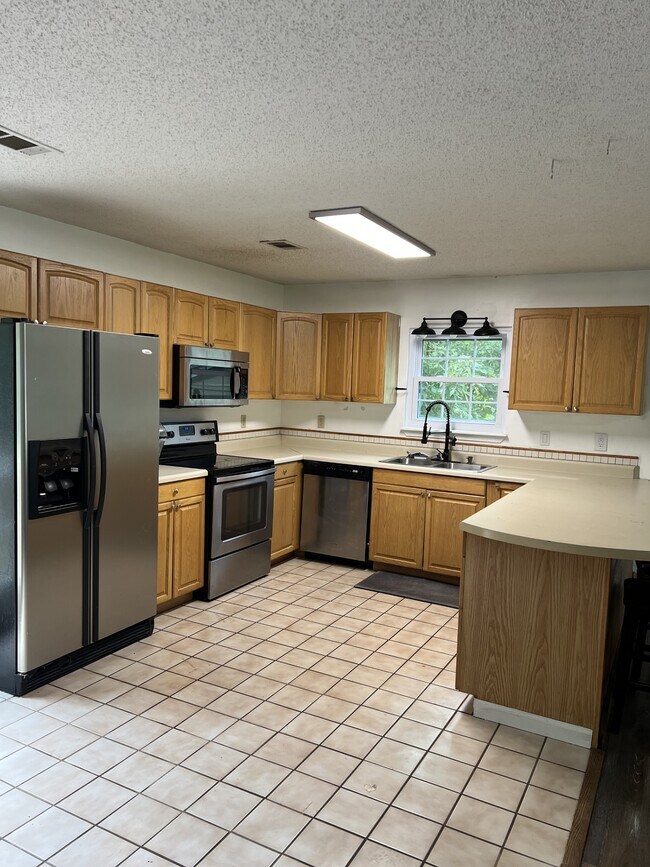 Foto del edificio - 539 Elm Ct