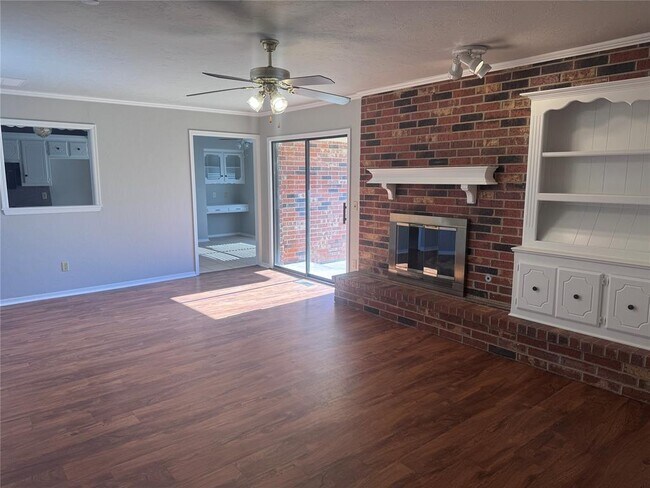 Foto del edificio - 12216 Sylvester Dr