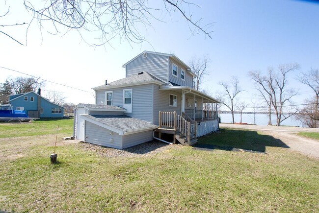 Foto del edificio - 1805 E Lake Dr