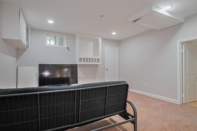 Building Photo - 7618 Del Glen Ln