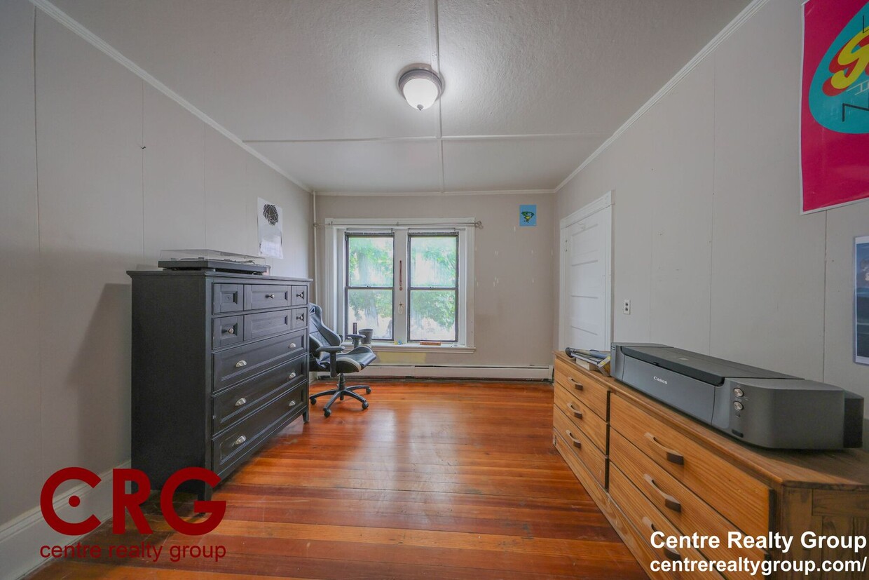 Primary Photo - Spacious 3 bedroom