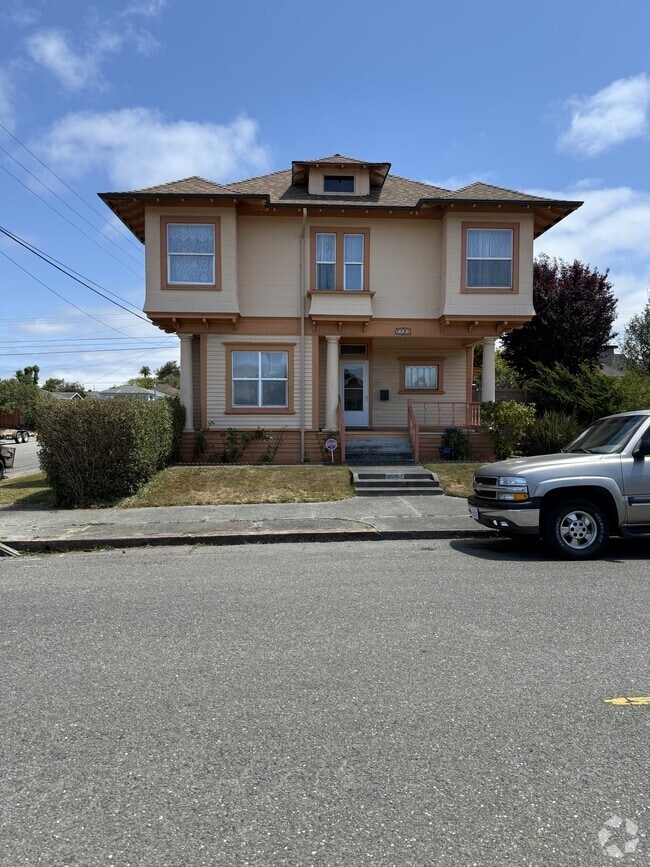 Building Photo - 2303 B St