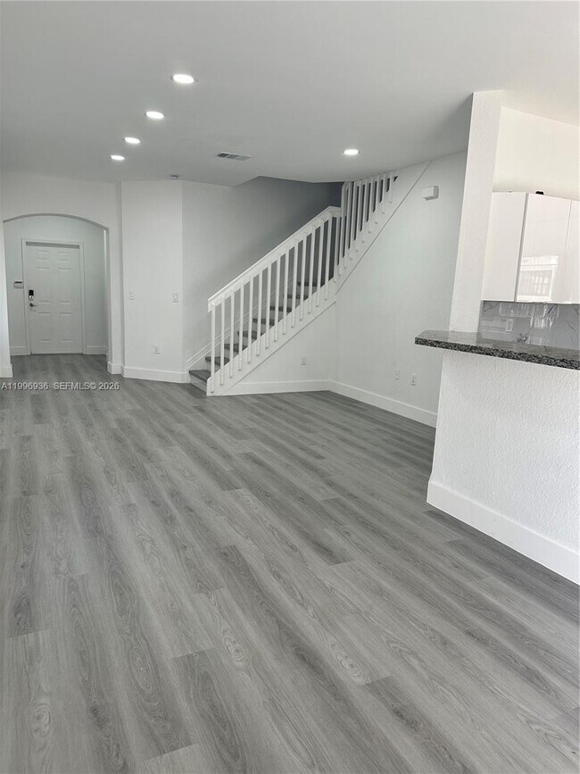 Foto del edificio - 8246 NW 108th Ave