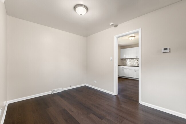 Foto del edificio - 3308 Birchwood Dr