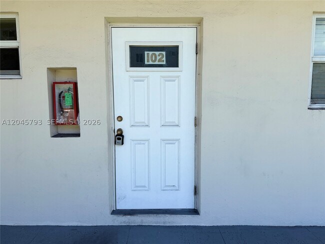 Building Photo - 13215 NE 6th Ave
