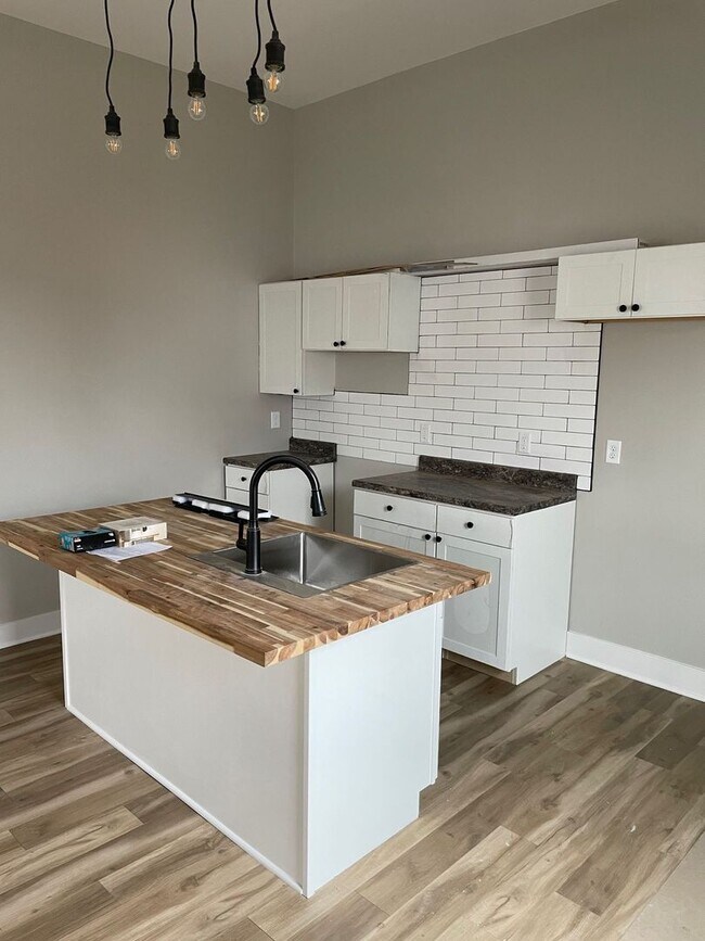 Foto del edificio - Shelby Park Amazing Newly Renovated 2 Bedr...