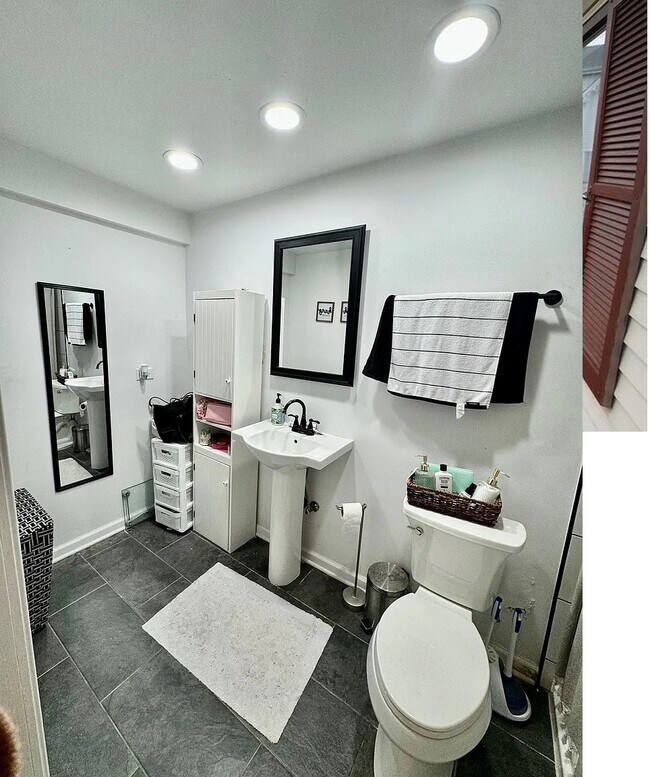 Foto del edificio - 2643 N Southport Ave